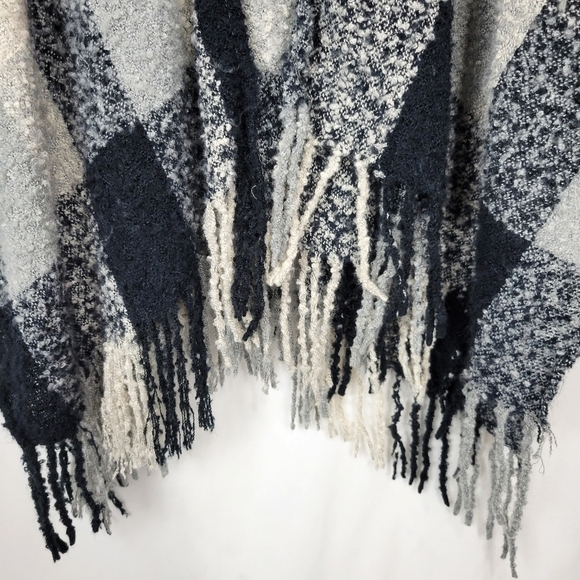 Woolrich Boucle Plaid Checkered Fringe Blanket Poncho Wrap - Picture 5 of 9
